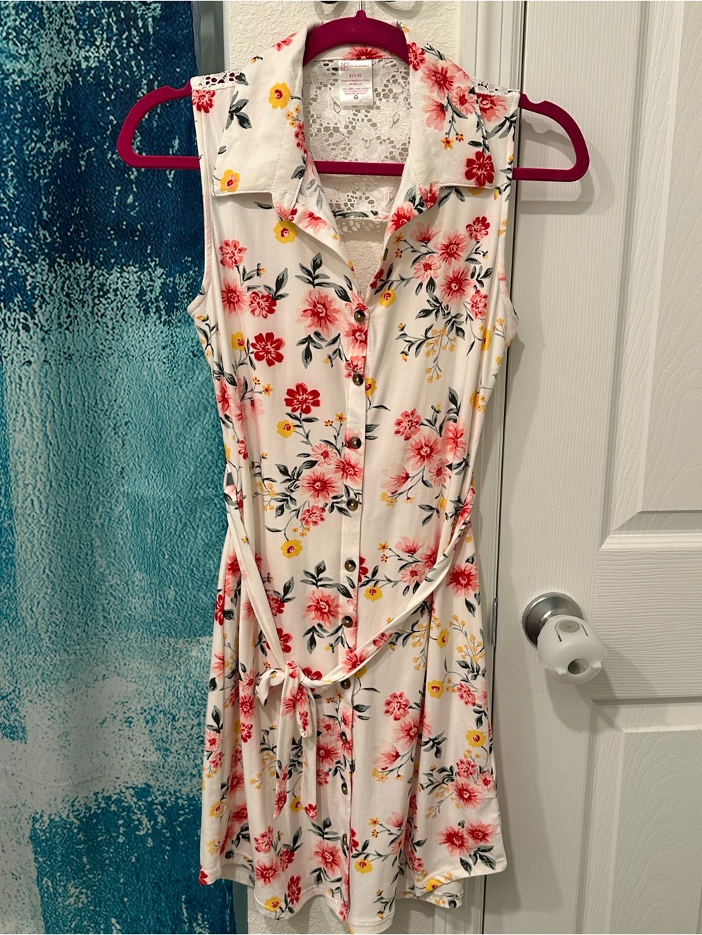 No Boundaries White Floral Button-Front Sleeveless Dress with Belt